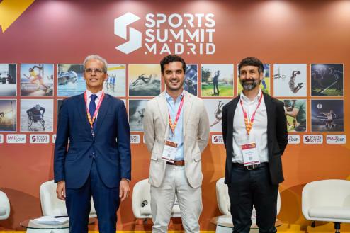 De izquierda a derecha: Luis Martínez-Sicluna, secretario general de la FEMP, Alejandro Navarro, alcalde de Torrejón de Ardoz y presidente de la Comisión de Deportes de la FEMP, y Yago Monteoliva, gerente de AEESDAP