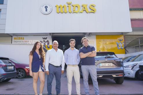 El alcalde, Alejandro Navarro Prieto, visitando Midas, junto a su gerente, José Manuel Ranz, y dos de los trabajadores del centro 