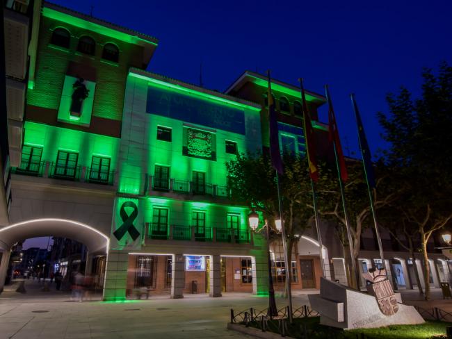 Campaña contra el desperdicio alimentario iluminando de verde la fachada del Ayuntamiento