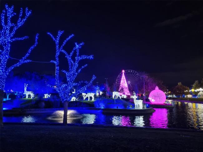 Los torrejoneros pueden retirar desde las 12 de la mañana de hoy las invitaciones gratuitas del Parque Mágicas Navidades para la semana que viene completa, y también para la apertura de hoy viernes, mañana sábado y el domingo