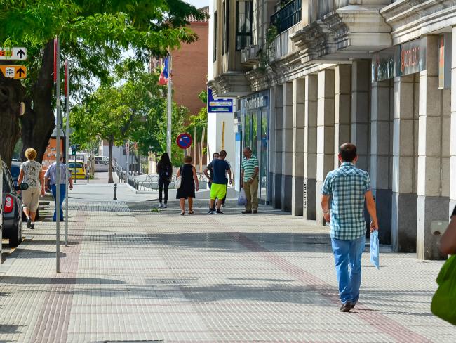 El Ayuntamiento de Torrejón de Ardoz lanza de nuevo la campaña de apoyo al comercio tradicional entregando bolsas de compra reutilizables para sus clientes