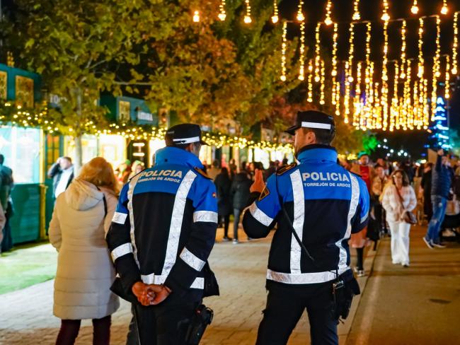 Dispositivo especial de la Policía Local de Torrejón de Ardoz en el Parque Mágicas Navidades 