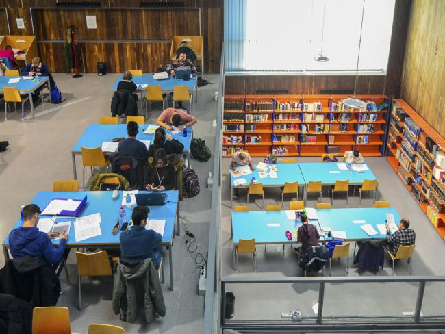 La Biblioteca Central Federico García Lorca amplía su horario hasta el próximo 31 de enero, para facilitar la preparación de los exámenes