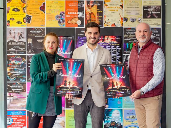 El alcalde, Alejandro Navarro, el concejal de Cultura, José Antonio Moreno, y la jefa de estudios de las Escuelas de Danza y Teatro de la Caja del Arte, Paola T. Sanchís