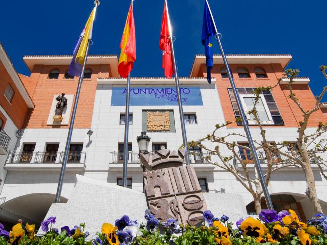 El alcalde y el equipo de Gobierno local han apoyado varias mociones presentadas por la oposición en el Pleno del Ayuntamiento 