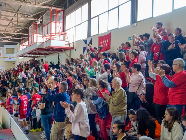La grada llena del Pabellón Javi Limones disfrutando con el Campeonato de España de Selecciones Autonómicas Sub-12