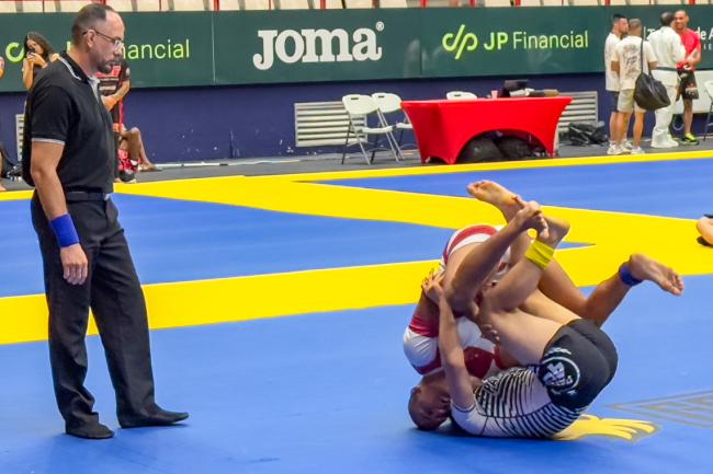 Imagen de uno de los combates en el Pabellón Jorge Garbajosa